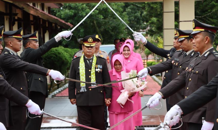 Kapolres Kepahiang Pimpin Upacara Purna Bakti Kompol Darmansyah