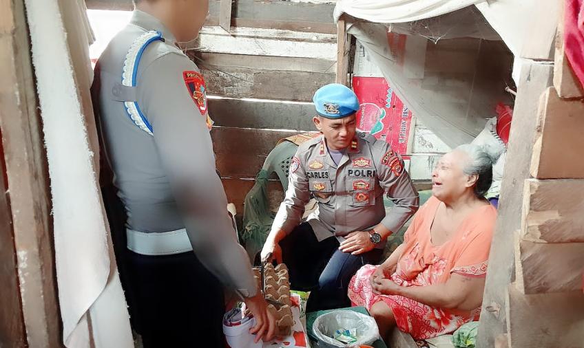 Janda dan Lansia Terima Bansos dari Sipropam Polres Kaur