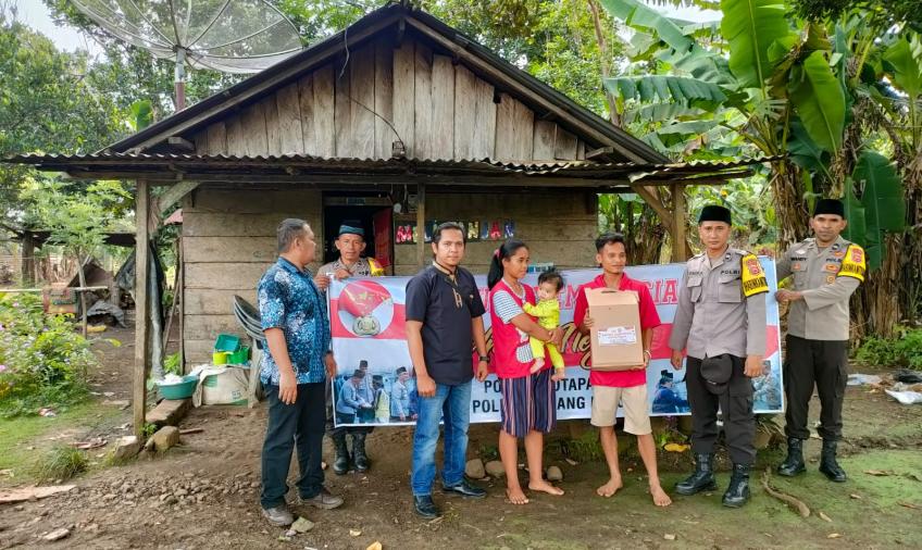 Polsek PUT Kembali Bagikan Bansos