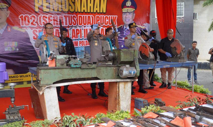 Satgassus Rafflesia Polda Bengkulu Berhasil Ungkap Home Industri Pembuatan Senpi Rakitan dan Sita Ratusan Senpi Ilegal