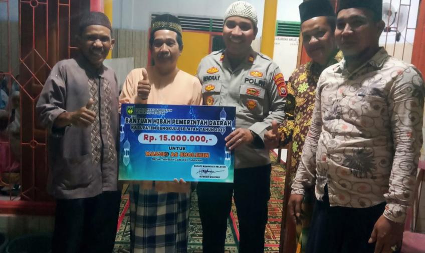 Kapolsek Manna Safari Ramadan Bersama Kepala Bapedda dan Forkopimcam Manna. 