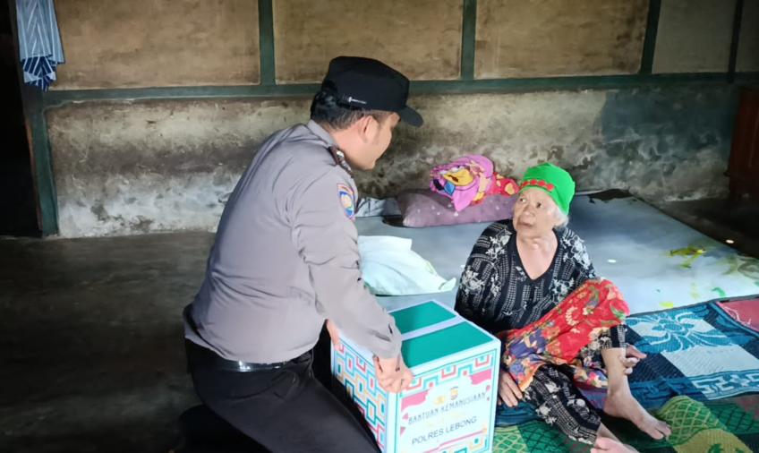 Polsek Pengadang Kembali Salurkan Bansos 