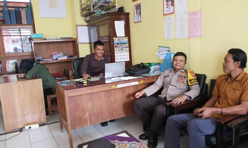 Bhabinkamtibmas Polres Bengkulu Utara Laksanakan Sambang dan Imbau Kamtibmas 