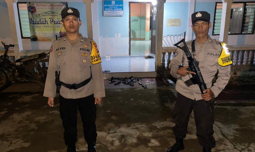 Polsek Padang Ulak Tanding Laksanakan Kegiatan Pengamanan Ibadah Salat Tarawih
