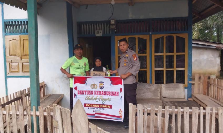 Ramadan Berkah, Polsek Padang Guci Hulu Salurkan Bansos Lagi ke Warga Kurang Mampu