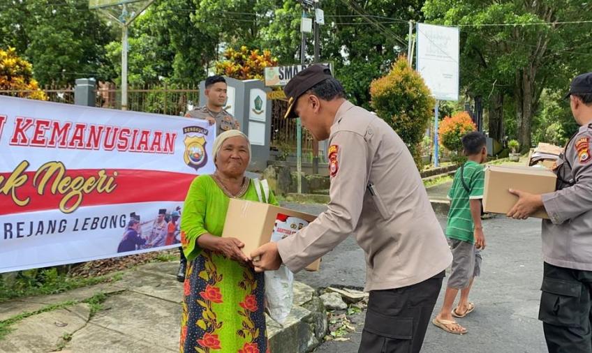Kabag Ops Polres Rejang Lebong Pimpin Penyaluran Bantuan Untuk Negeri di 6 Lokasi