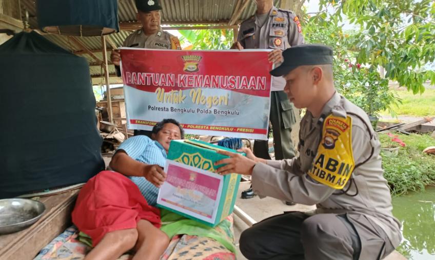 Warga Terima Bantuan Kemanusian Untuk Negeri dari Polresta Bengkulu