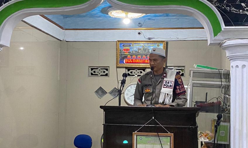 Safari Ramadan,  Dai Polri Berikan Ceramah Kamtibmas di Masjid Mustaqim 