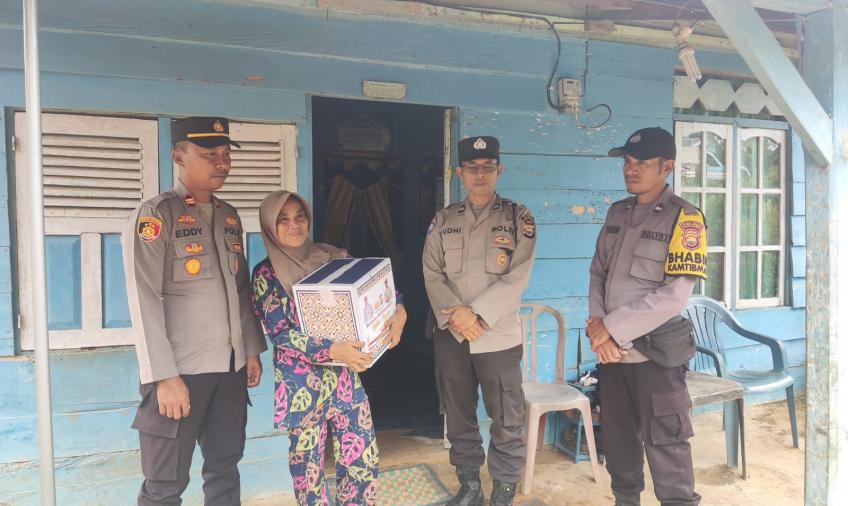 25 Paket Bansos Disalurkan Polsek Padang Jaya untuk Warga Kurang Mampu 