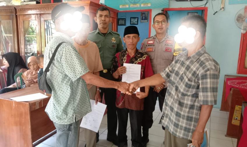Bersinergi Bhabinkamtibmas dan Babinsa Selesaikan Perselisihan Warga Binaannya 