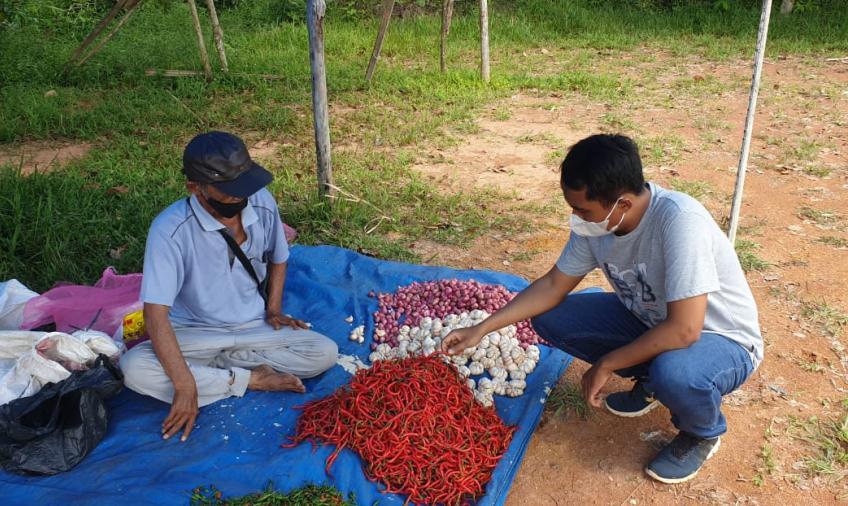 Polsek Batik Nau Cek Ketersediaan dan Kestabilan Harga Sembako