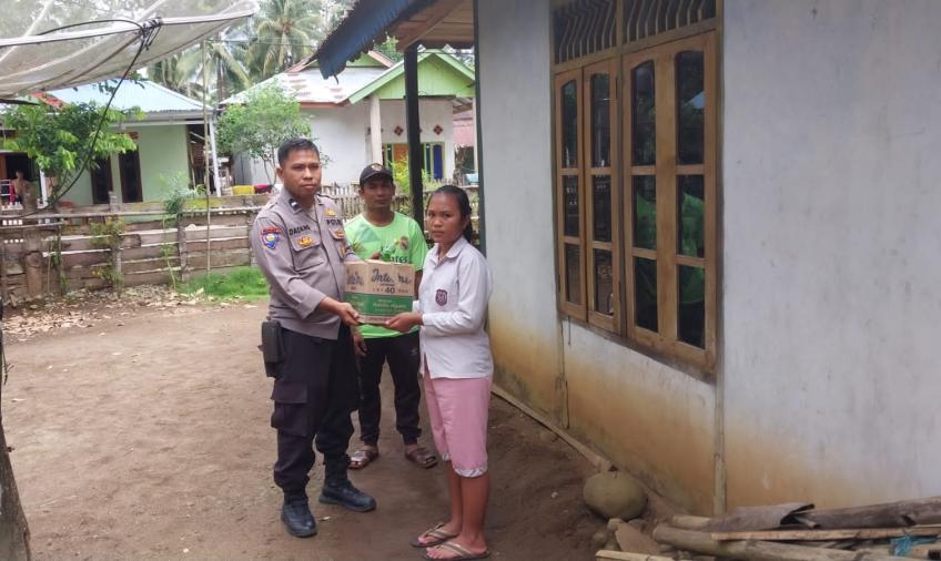 Polsek Padang Guci Hulu Kembali Salurkan Bansos