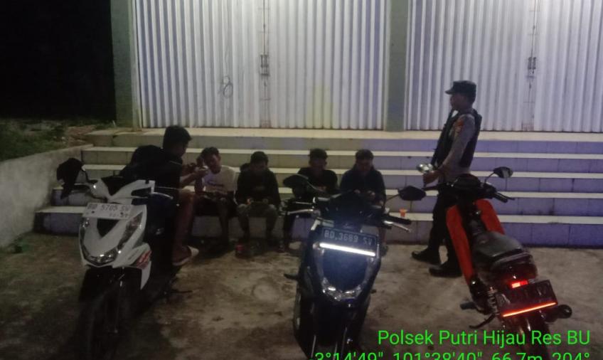 Cegah Perang Sarung di Bulan Ramadhan, Polsek Putri Hijau Laksanakan Patroli dan Berikan Imbauan Kepada Para Pemuda