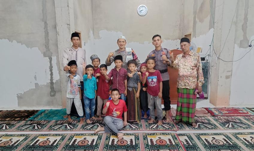 Dai Polri Polres Bengkulu Selatan Sampaikan Tausiah Usai Shalat Trawih Berjamaah