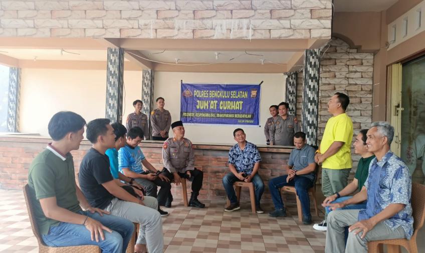 Jumat Curhat, Kasat Intelkam Polres Bengkulu Selatan Mendengarkan Keluhan Dan Permasalahan Dari Masyarakat