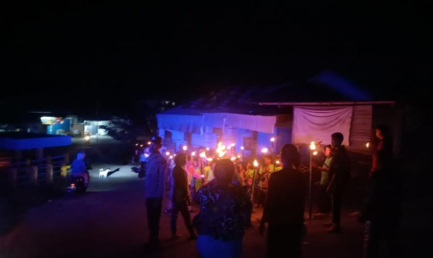Polsek Seginim Lakukan Pengamanan Pawai Obor Anak Anak Jemaat Gereja Gekesia Imanuel Palak Bengkerung