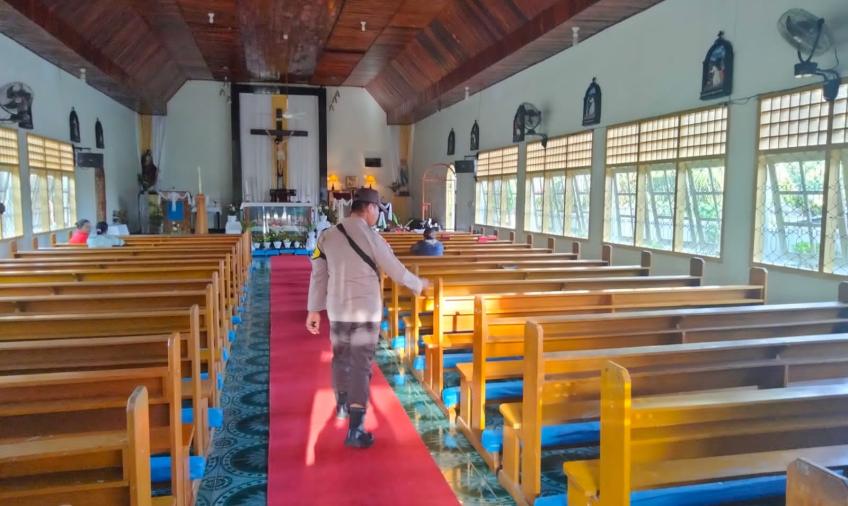 Polres Bengkulu Selatan dan Polsek Jajaran Lakukan Pengamanan Ketat Rangkaian Ibadah Perayaan Paskah di Gereja