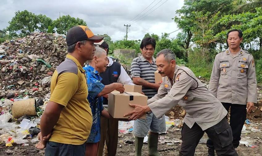 Warga Kecamatan Curup Utara Terima Bansos Dari Polres Rejang Lebong 