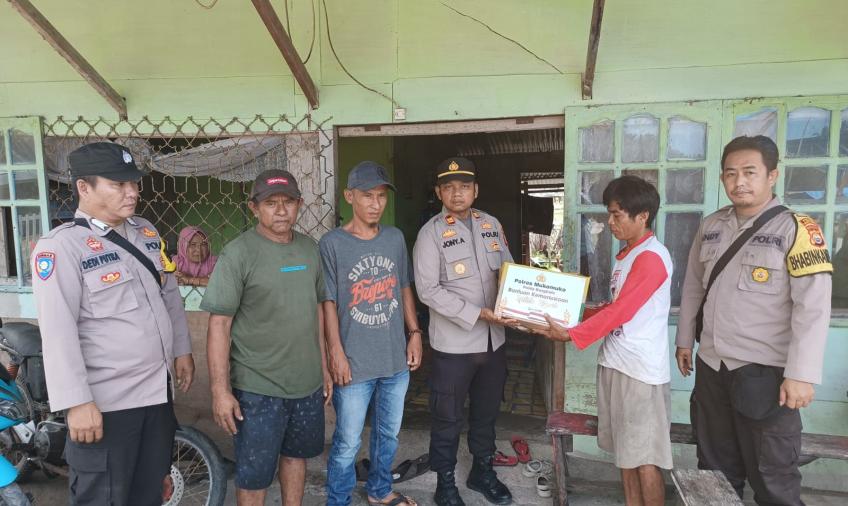 Polres Mukomuko Salurkan  Bantuan Kemanusiaan Untuk Negeri Diwilayah Polsek Teramang Jaya 