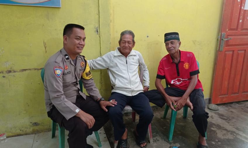 Berikan Rasa Aman, Bhabinkamtibmas Polsek Manna Sambangi Warga Berikan Imbauan Kamtibmas