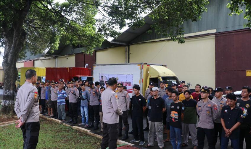 30 Ribu Paket Sembako dari Kapolri Diserahkan ke Persis Wilayah Jakarta, Banten dan Jabar