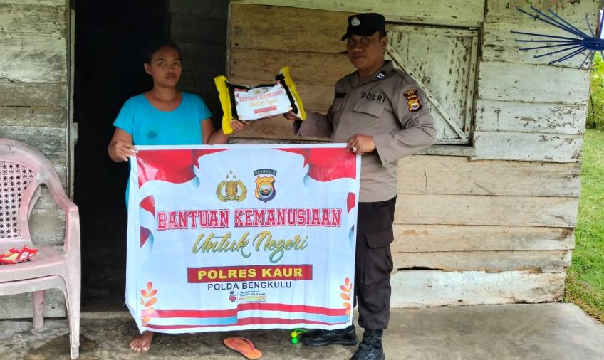 Polsek Maje Salurkan Bansos ke Ibu Jubaidah