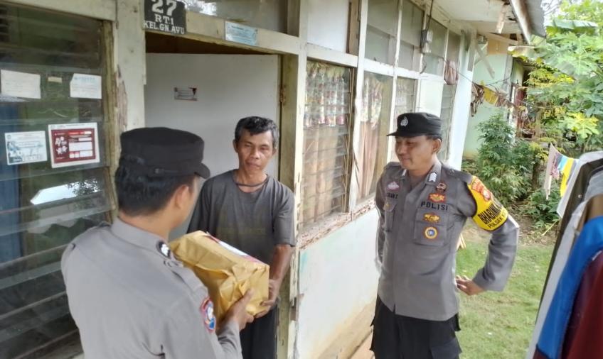 Warga Pagar Dewa dan Tebat Kubu Terima Bantuan Sosial dari Polsek Kota Manna 