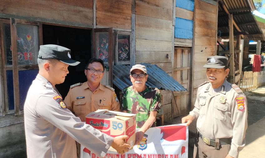Terima Bansos, Pak Sarun Sampaikan Terimakasih kepada Polsek Padang Guci Hulu