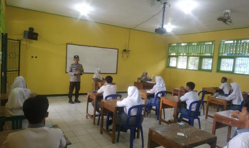 Bhabinkamtibmas Melaksanakan Police Go To School