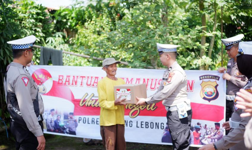 Polres Rejang Lebong Kembali Salurkan 25 Paket Bantuan Sembako Kepada Warga Kurang Mampu 