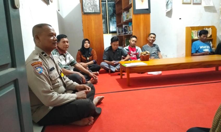 Sukseskan Pemilu 2024, Bhabinkamtibmas Polsek Pondok Kelapa Bahas DPS dan Pemetaan TPS 
