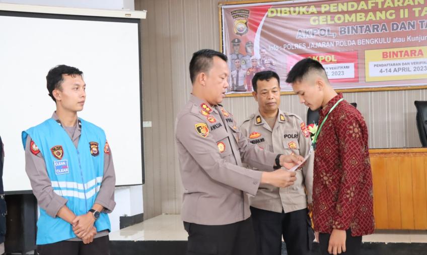 Prinsip BETAH, Kapolres Lebong Cek Langsung Proses Pendaftaran Calon Anggota Polri