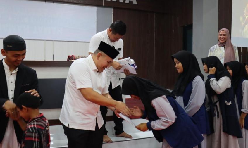 Kapolres Bengkulu Selatan Bukber dan Berikan Santunan Kepada Anak-Anak Yatim