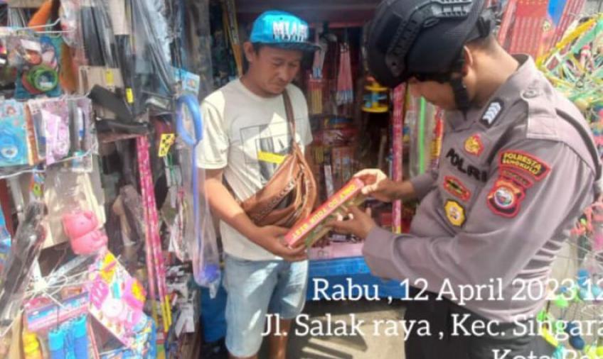 Ciptakan Kondusifitas Kamtibmas, Patroli Sat Samapta Polresta Bengkulu Cek Pedagang Kembang Api