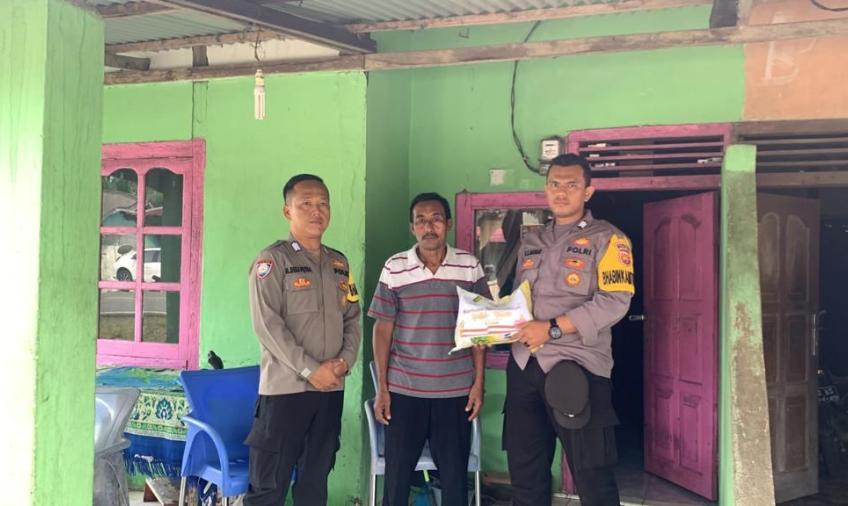 Polsek Tanjung Kemuning Salurkan Bansos Kepada Pak Milman