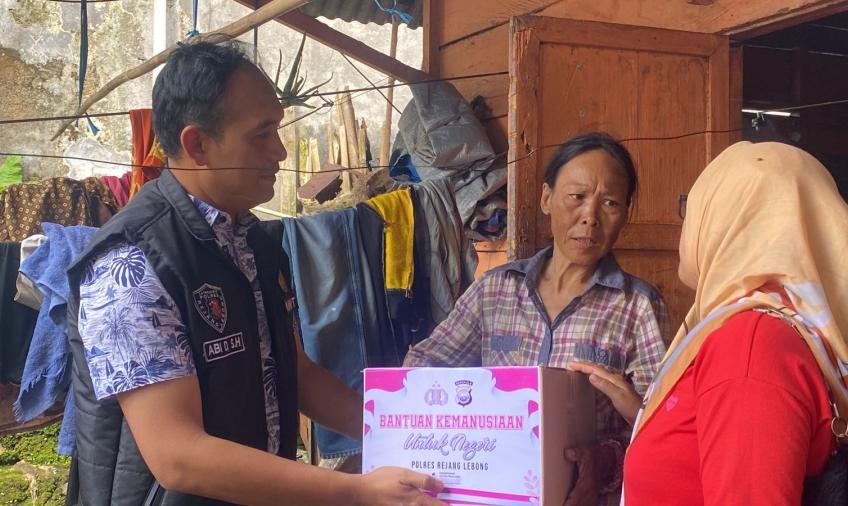 Polres Rejang Lebong Kembali Salurkan Bantuan Kemanusian Untuk Negeri