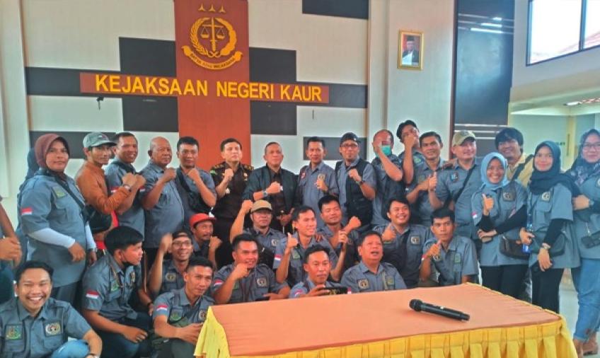Apresiasi Kinerja Kejari Kaur Berantas Korupsi, Jurnalis Beri Ayam Jantan Bertaji Tajam