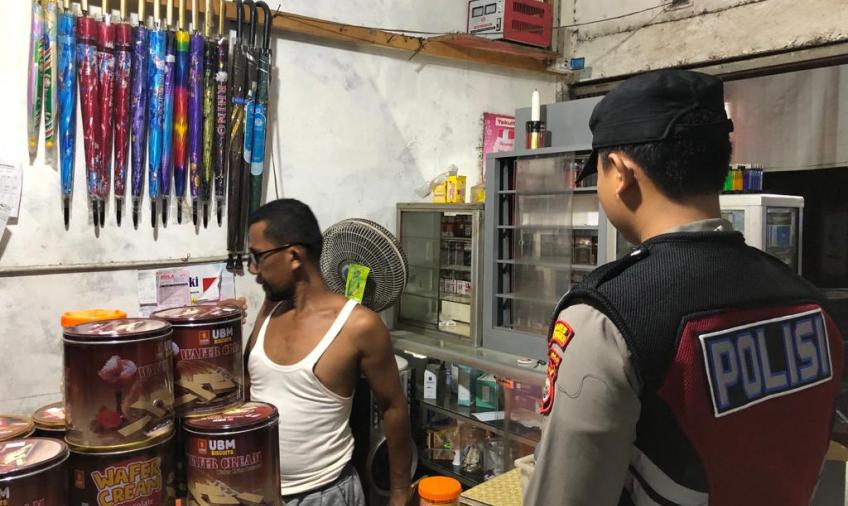 Maraknya Peredaran Uang Palsu, Personel Polsek Batik Nau Imbau Warga Untuk Berhati-Hati
