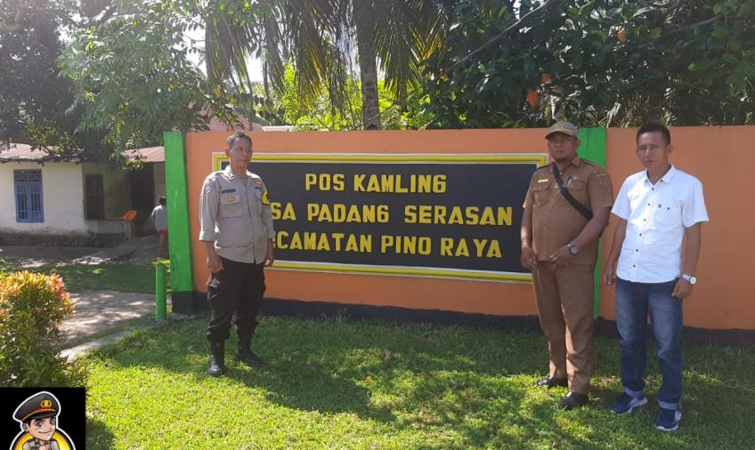 Tingkatkan Keamanan, Ketentraman, dan Kenyamanan Lingkungan, Bhabinkamtibmas Polsek Pino RayaRutin Cek Bangunan Pos Kamling