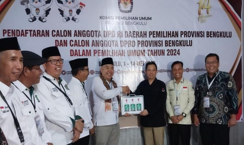 Zainal Serahkan Dokumen Fisik Bacaleg Pemilu 2024 DPW PKB Bengkulu Ke KPU