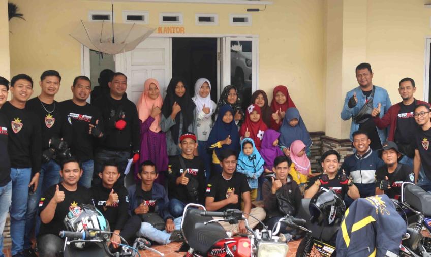 Lakukan Touring, Komunitas Motor Two Stroke Police Bengkulu Bersedekah ke Rumah Yatim Ar-Rayhan