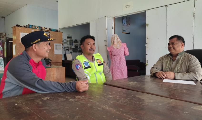Kerjasama Dengan Dinas PU, Sat Lantas Polres Kaur Ciptakan Tertib Beralalu Lintas di Masyarakat  