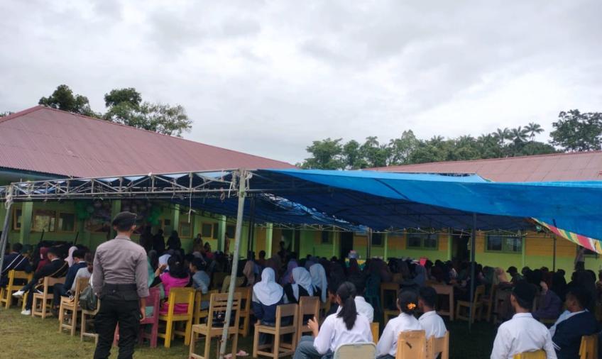 Personil Polsek Enggamo Hadiri Pelepasan Siswa – Siswi SMAN 6 Enggano