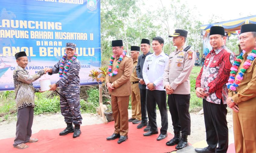 Kapolres Kaur Hadiri Penutupan Program Karya Bakti TNI-AL Tahun Anggaran 2023 