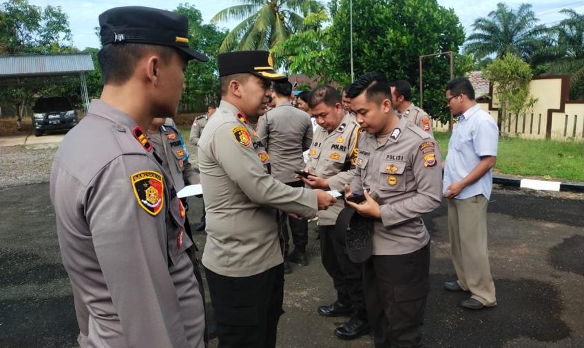 Waka Polres Bengkulu Utara Pimpin Pengecekan Kelengkapan Administrasi Personel Polsek Giri Mulya
