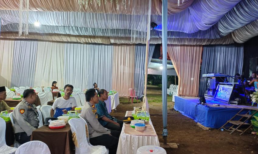 Pastikan Aman, Kapolsek Padang Jaya Monitoring Acara Hajatan Warga