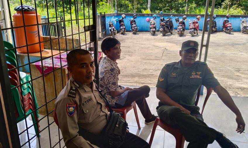 Sinergi, Bhabinkamtibmas dan Babinsa Sambang Bareng ke Warga Palak Siring