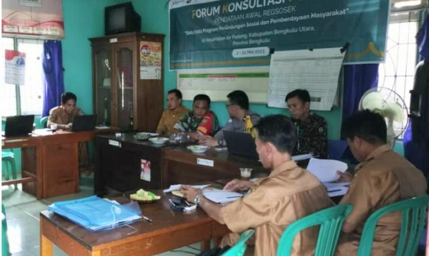 Bhabinkamtibmas Dampingi BPS Pendataan Regsosek Warga Kembang Manis