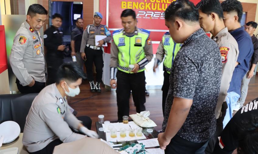 Anggota Polres Bengkulu Utara di Tes Urine Dadakan