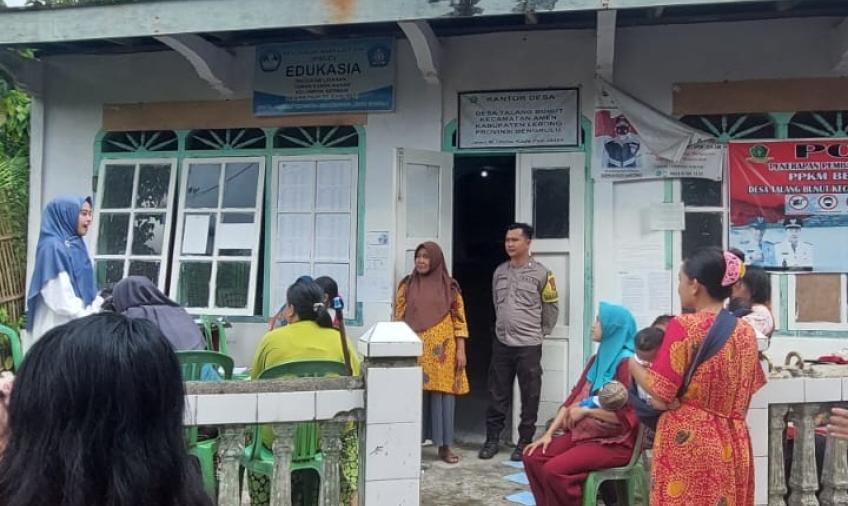 Bhabinkamtibmas Polsek Lebong Utara Kunjungan dan Monitoring ke Desa 